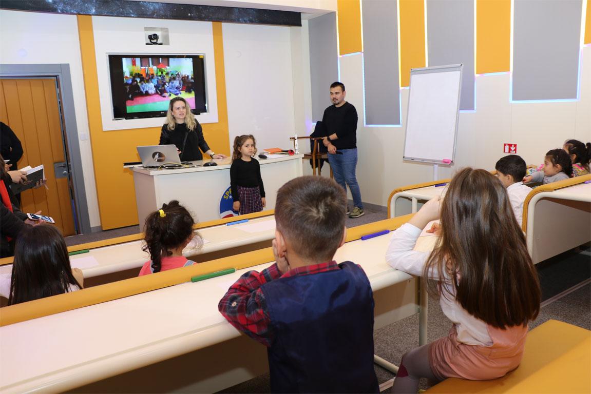 5 year old students of ESBAŞ Child Care Center talk to students of Nurten Akkuş, World’s Teacher of the Year via teleconference call 